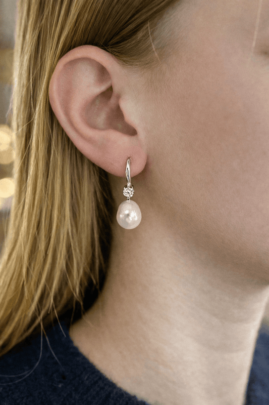 Blinket Baroque Drop – øredobber med ekte barokk ferskvannsperle