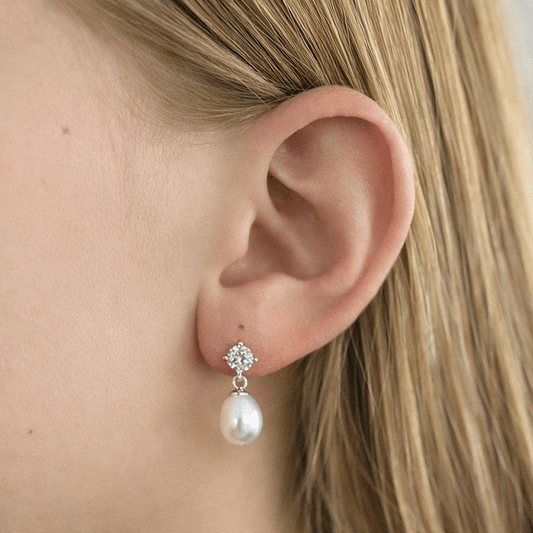 Pearl Drop Hoop – øredobber med ferskvannsperle
