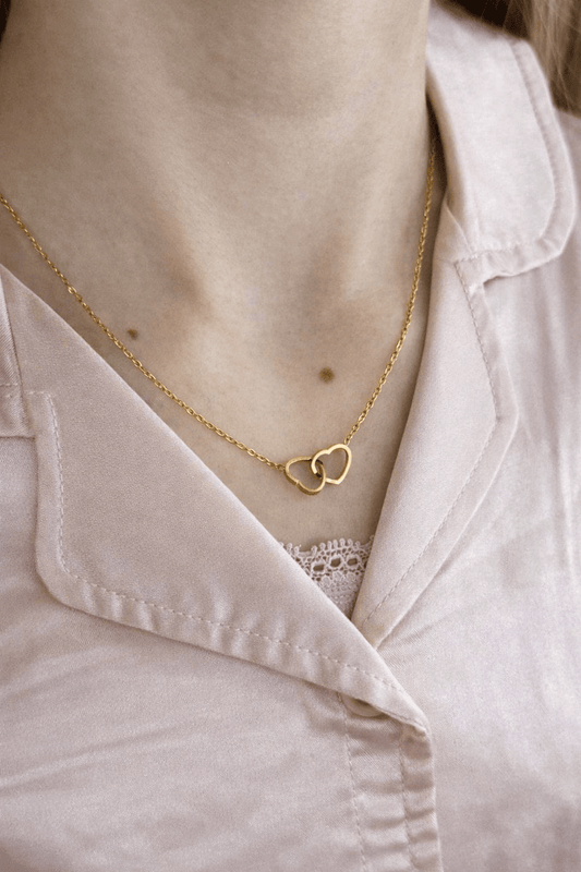 Blinket Dobbelt hjerte halskjede – Gullfarget