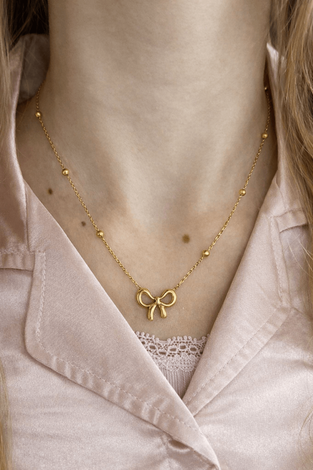 Blinket Sløyfe halskjede – Gullfarget
